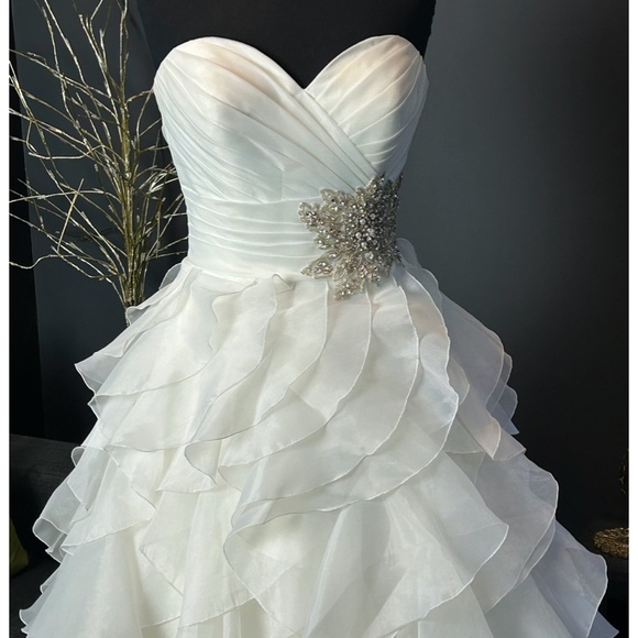 Allure Bridals Ruffled Sweetheart Gown US Size 6 - Picture 5 of 10